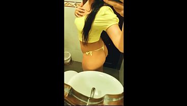 اوسخ سكس مصرى جوز اختى هاج عليا زنقنى ف الحمام و حط زبره ف كسى فشخنى العرص هاتهم يا وليد احسن حد يشوفنا