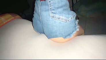¡Follando el culo perfecto de flaquita pendeja de 18 años lo prefiere sin condón! Joven delgada de 18 años cachonda le encanta recibir sexo anal de una polla gorda sin condón! POV Anal!