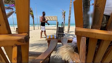 Negão pauzudo me fudeu muito gostoso na frente do corno, castigou meu cu e ainda deu um banho de porra daqueles…