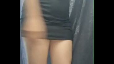 Preciosa cubana se mete toda su tanga en su panochita