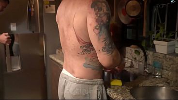 Suruba dos criadores! Juntei meus amigos mais safados devoradores de bucetas, para arrombar eu e minhas amigas sedentas por rola de macho pauzudo. O resultado foi beber a porra dos safados.